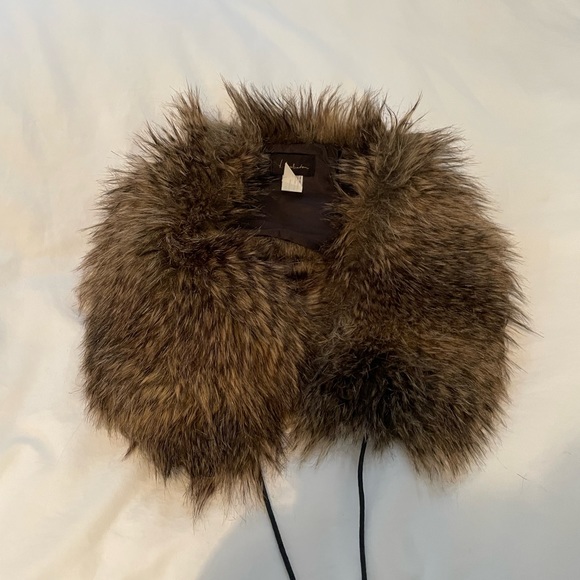 Aritzia faux fur scarf - Picture 1 of 4
